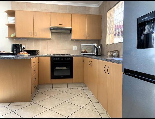 3 BEDROOM TOWNHOUSE FOR SALE IN WITFIELD